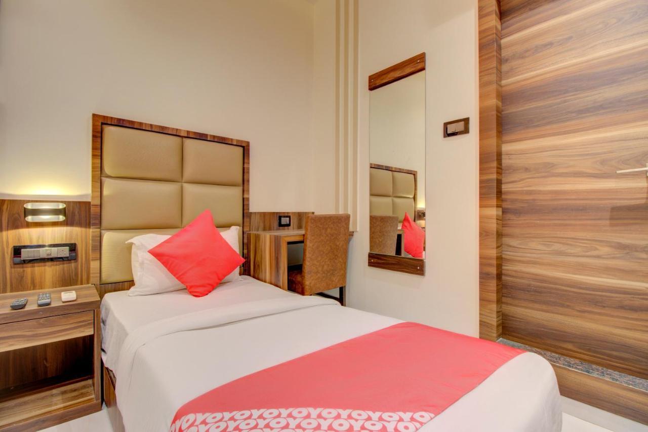 Oyo 76180 Hotel Meriton Bombay Eksteriør billede