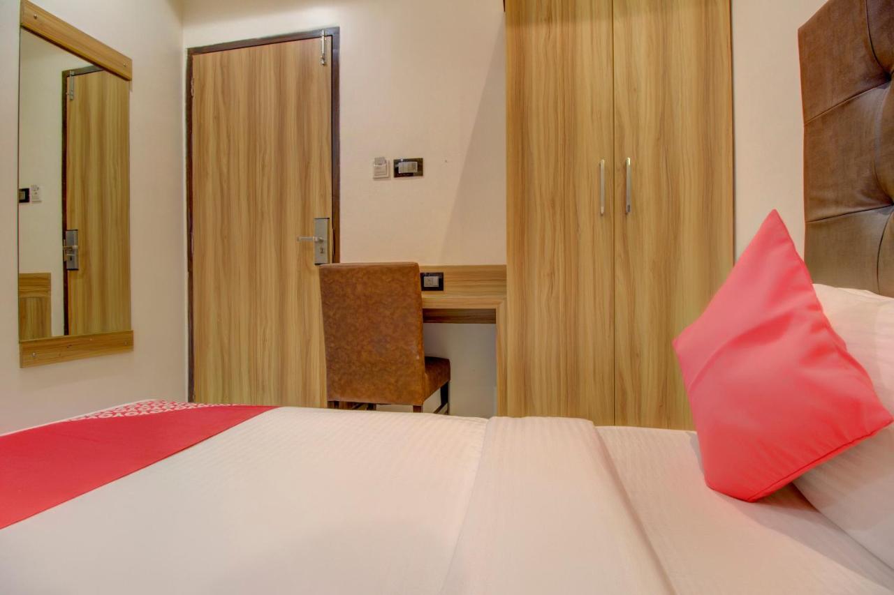 Oyo 76180 Hotel Meriton Bombay Eksteriør billede