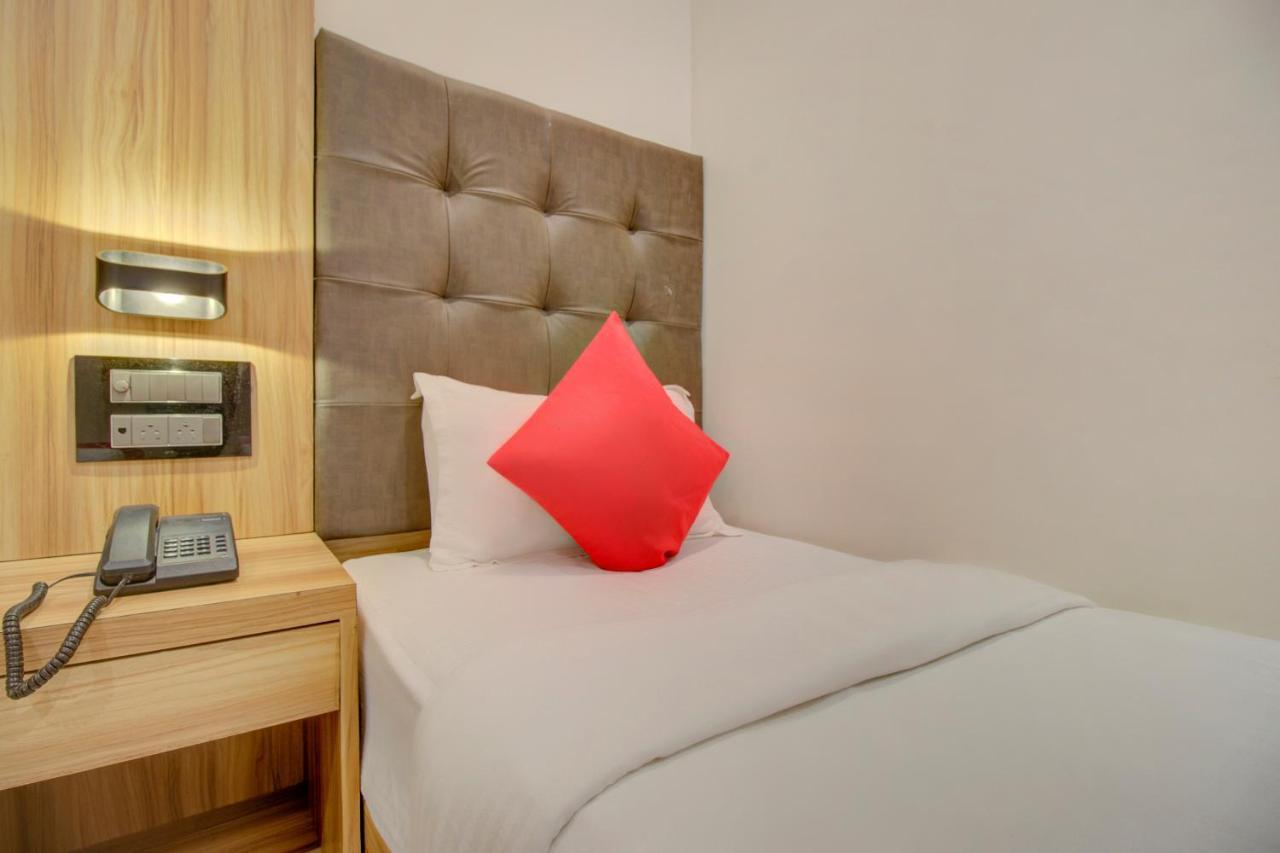 Oyo 76180 Hotel Meriton Bombay Eksteriør billede