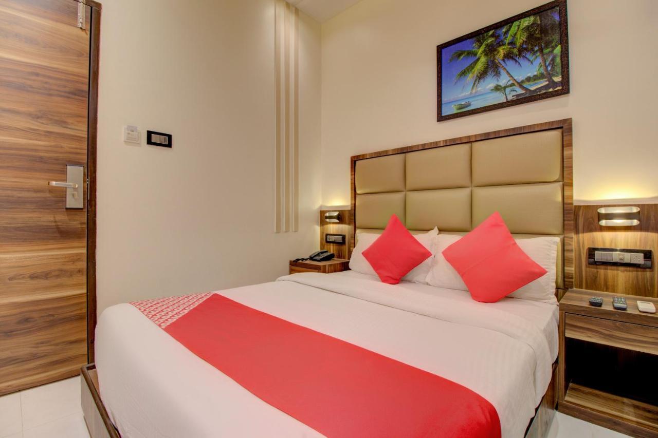 Oyo 76180 Hotel Meriton Bombay Eksteriør billede